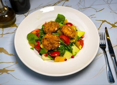 Keçi Peynirli Salata