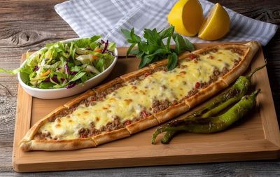 Kuşbaşı Kaşarlı Pide