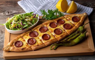 Sucuklu Kaşarlı Pide