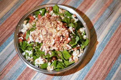 PEYNİRLİ CEVİZLİ ROKA SALATASI