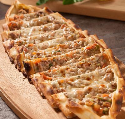 Kuşbaşılı Kaşarlı Pide