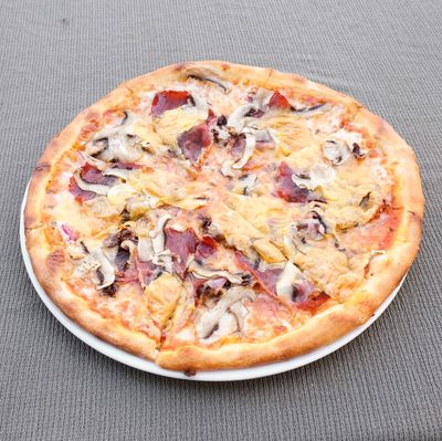 Pastırmalı Kaşarlı Pizza