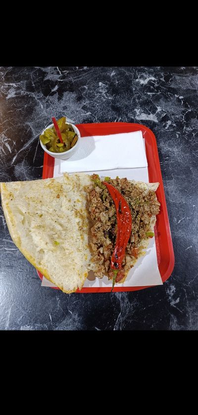 Yarım Ekmek Arası Sebzeli Kokoreç