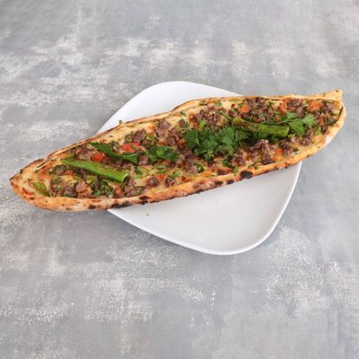 Kuşbaşılı Kaşarlı Pide