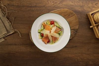 Somonlu Sezar Salatası