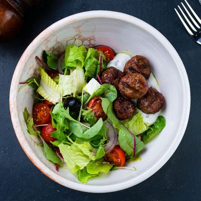 Köfteli Salata