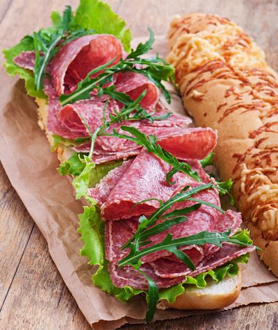 Macar Salamlı Sandwich 