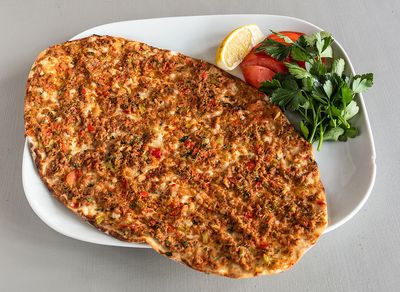 Celal Usta Özel Ekşili Lahmacun