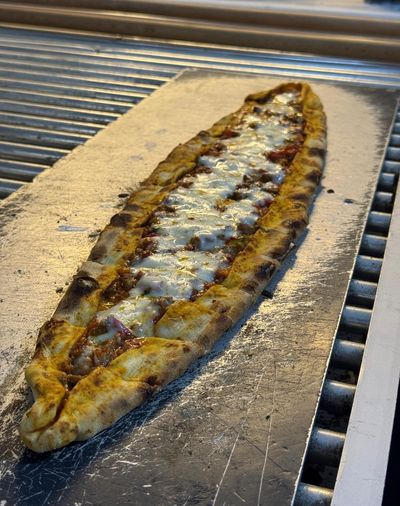 Kavurmalı Kaşarlı Pide