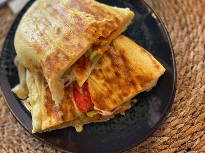 Kaşarlı Bazlama Tost