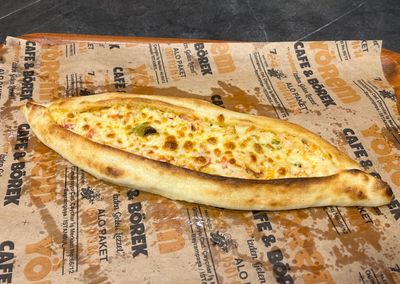 Tavuklu Kaşarlı Pide