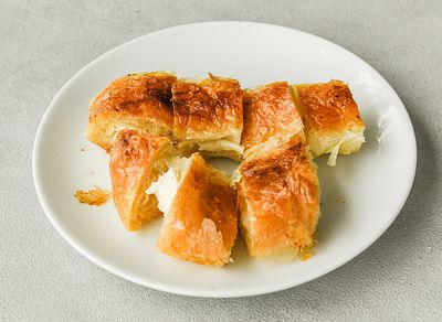 Peynirli Börek (El Açması) (3 Dilim)