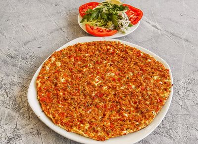 Sarımsaklı Antep Lahmacun