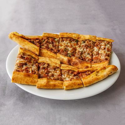 Kuşbaşılı Kaşarlı Pide