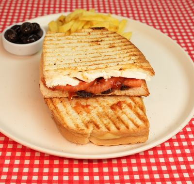 Jumbo Clup Sucuklu Kaşarlı Tost (107 gr.)