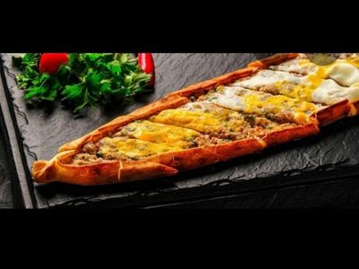 Kıymalı Kaşarlı Yumurtalı Pide