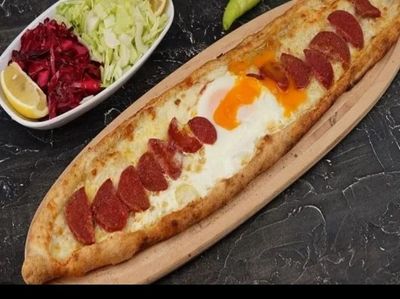 Sucuklu Kaşarlı Pide
