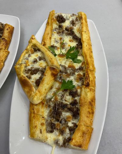 Kavurmalı Pide