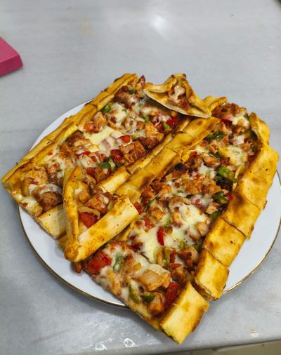 Tavuklu Kaşarlı Pide