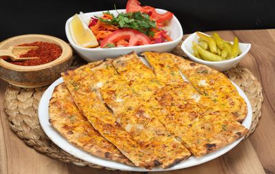 Kıymalı Yumurtalı Pide