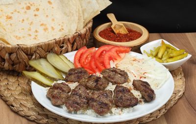 Pilav Üstü Izgara Köfte