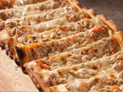 Kıymalı Kaşarlı Pide