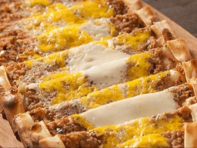 Kıymalı Yumurtalı Pide