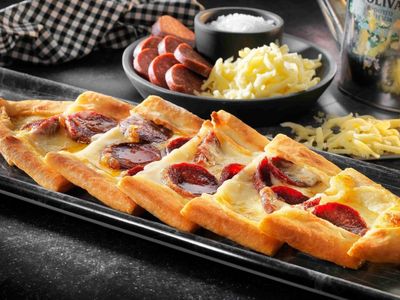 Sucuklu Kaşarlı Pide