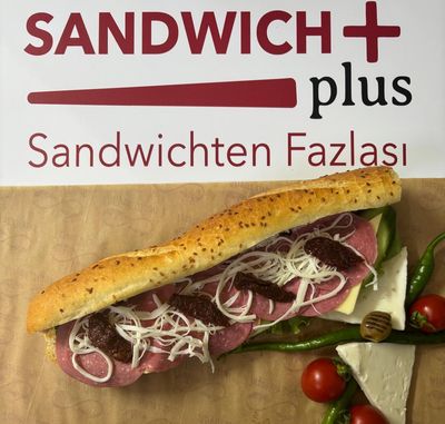 Dana Macar Salamlı Sandviç