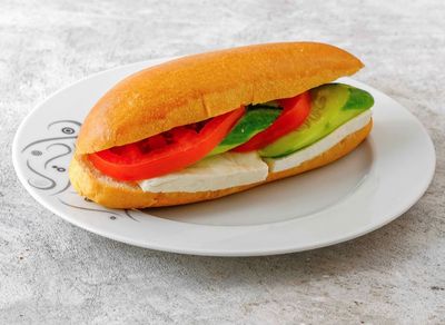 Pesto Soslu & Dana Jambon Sandviç