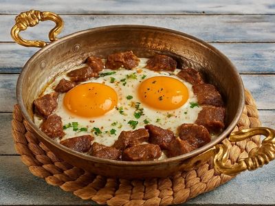 Sahanda Kavurmalı Yumurta