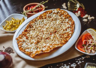 İsotlu Kaşarlı Cevizli Lahmacun