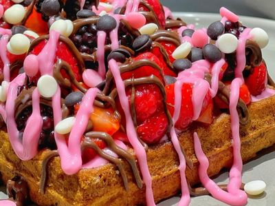 Frambuaz Soslu Waffle