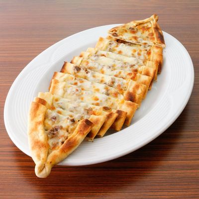 Kaşarlı Tavuklu Pide