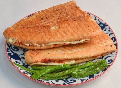 Kaşarlı Sucuklu Tost