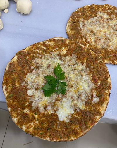 Kaşarlı Lahmacun