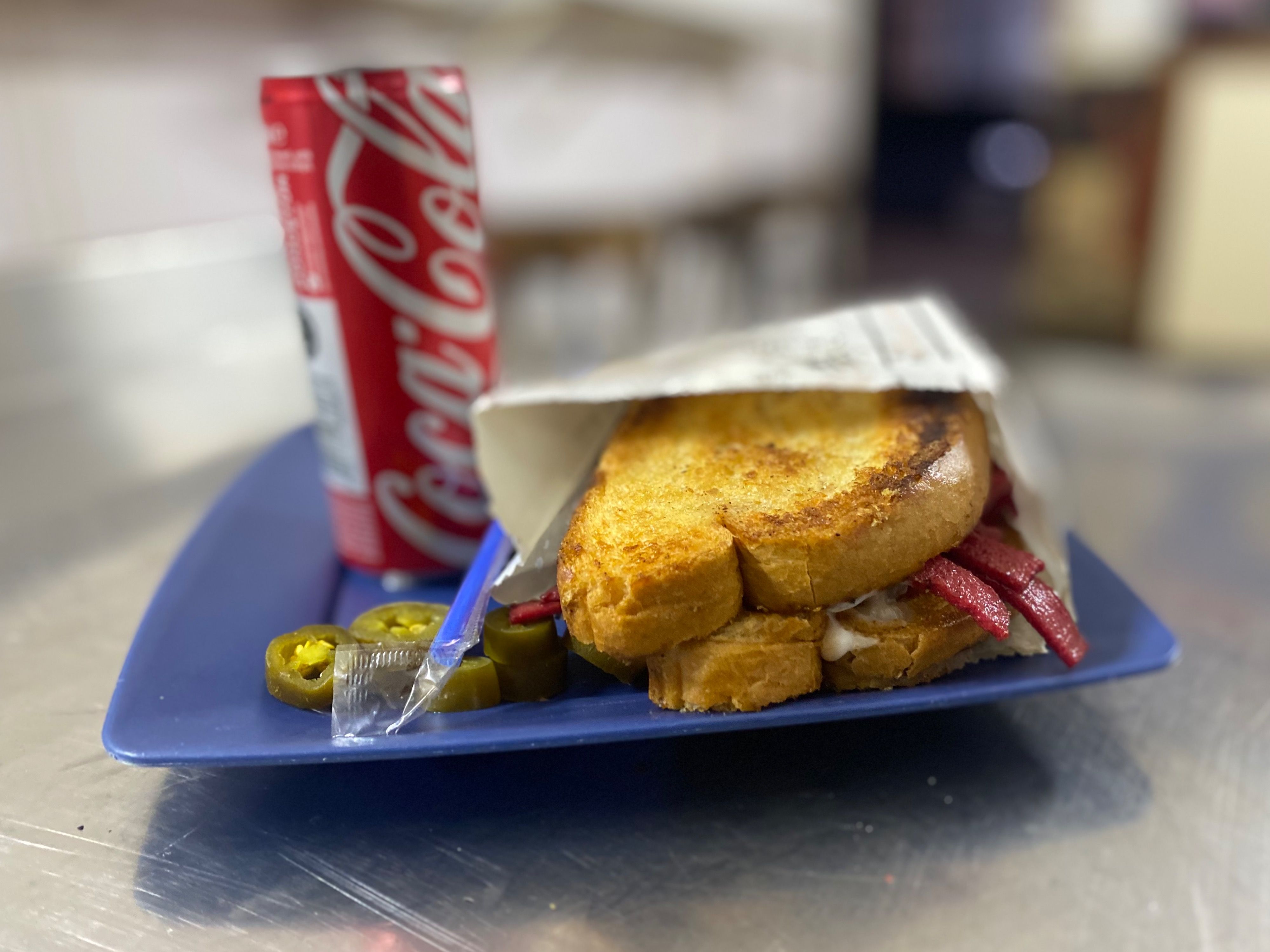 Ferroo Special Ayvalık Ekmeğinde İzmir Kumru Menü 1