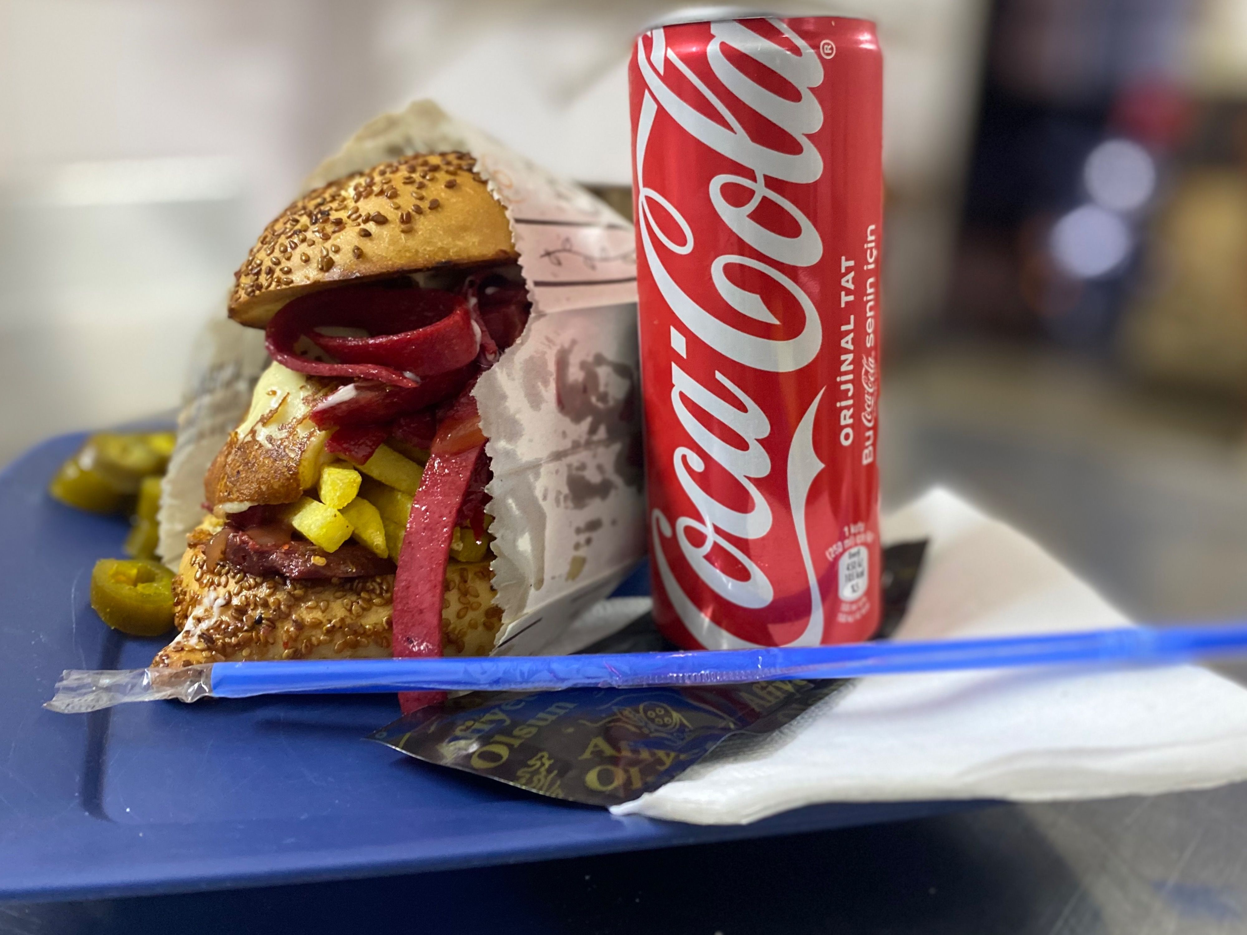 Ferroo Special Acılı Atom Bombe Kumru Sandviç Menü