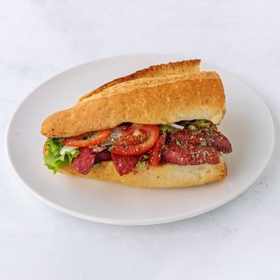 Yarım Ekmek Arası Cheddarlı Izgara Sucuk