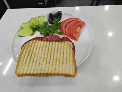 Kaşarlı Kavurmalı Kare Tost