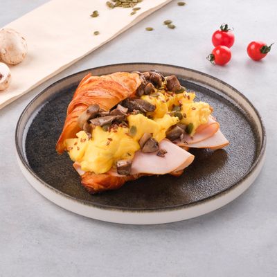Mushroom Scramble Egg Kruvasan