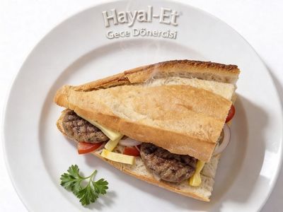 Yarım Ekmek Arası Izgara Köfte