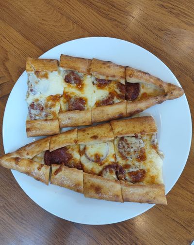 Sucuklu Kaşarlı Pide