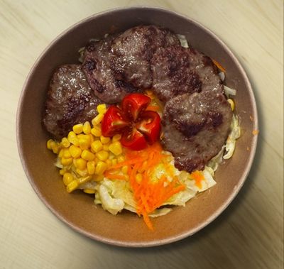 Bowl Köfte Salata