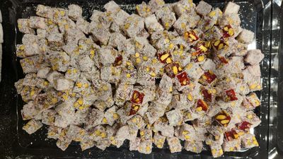 Narlı Fıstıklı Kare Lokum