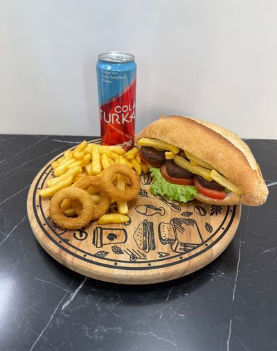 Köfte Ekmek + Kola Turka (330 ml)