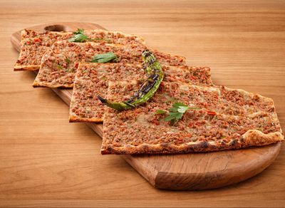 Etli Ekmek (Kıymalı Pide)