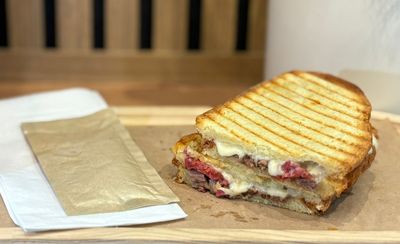 Kavurma-Sucuklu Tost 