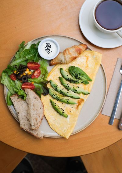 Avokadolu Peynirli Omlet