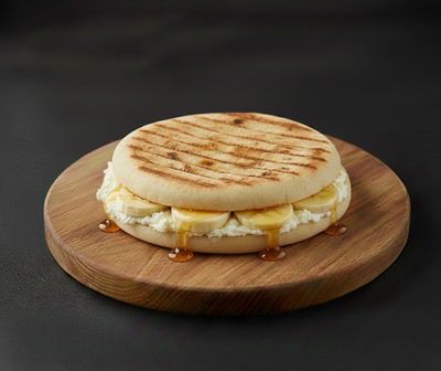 Ballı Muzlu Kaymaklı Bazlama Tost